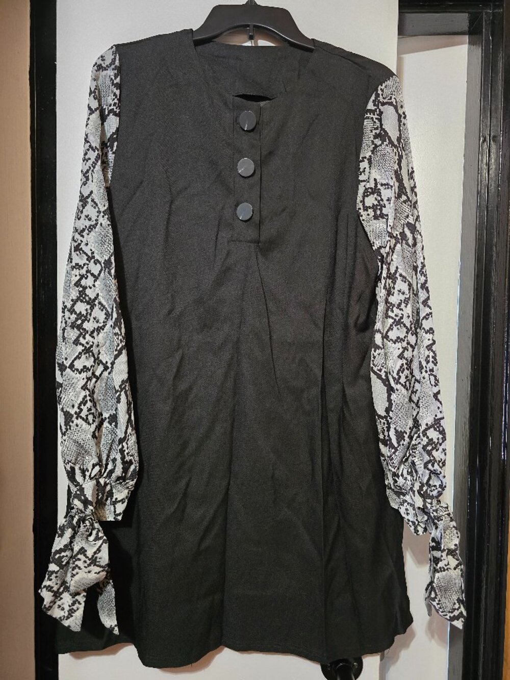 Shein Women's Black Midi Dress W Snake-Printed Tie Ruffle Sleeves - Size XL